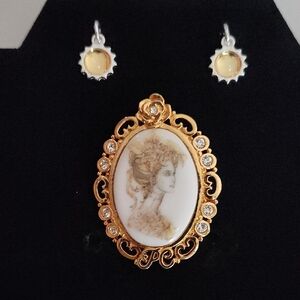 Cameo Brooch Set